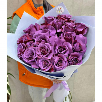 Фиолетовые розы 19 штук