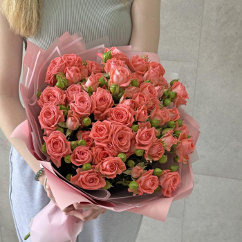Букет из роз кустовых роз